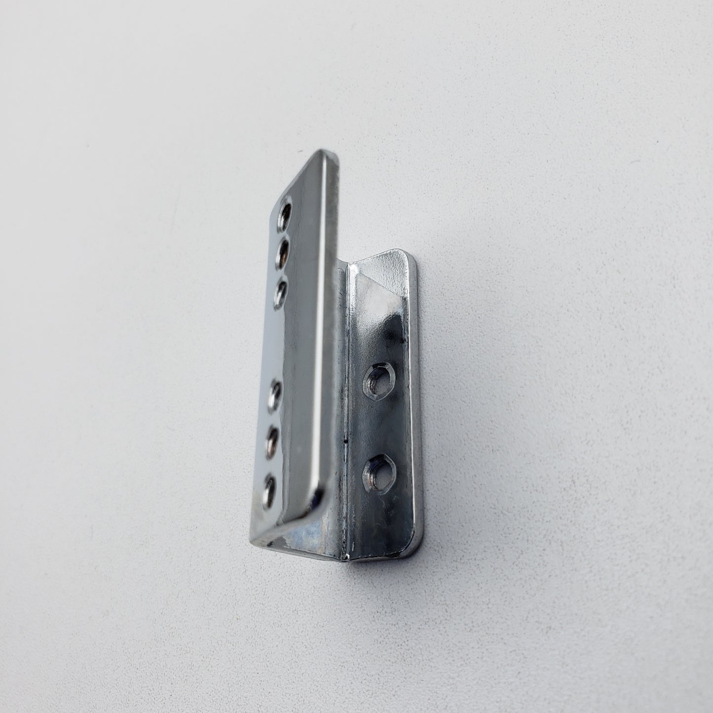 SWF_CAP NEEDLE PLATE GUIDE BRACKET (L)