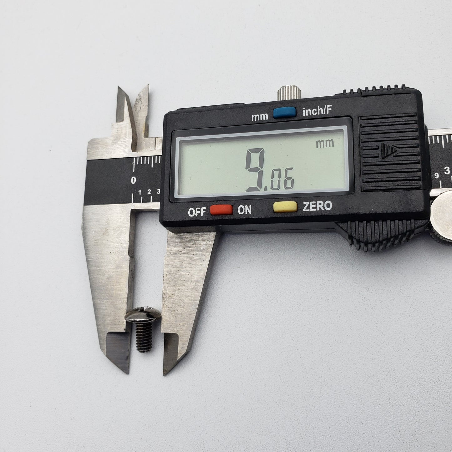 SWF_TRUSS SCREW (M4xL8)