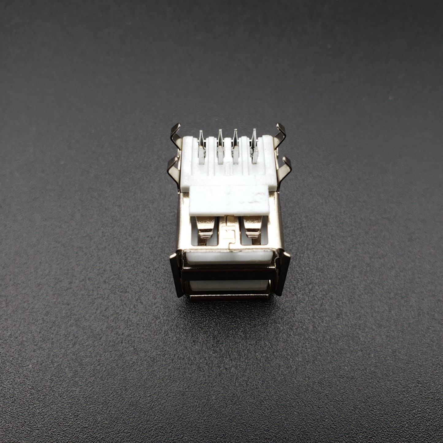 SWF_USB FEMALE SOCKET DOUBLE LAYER 90˚ TYPE