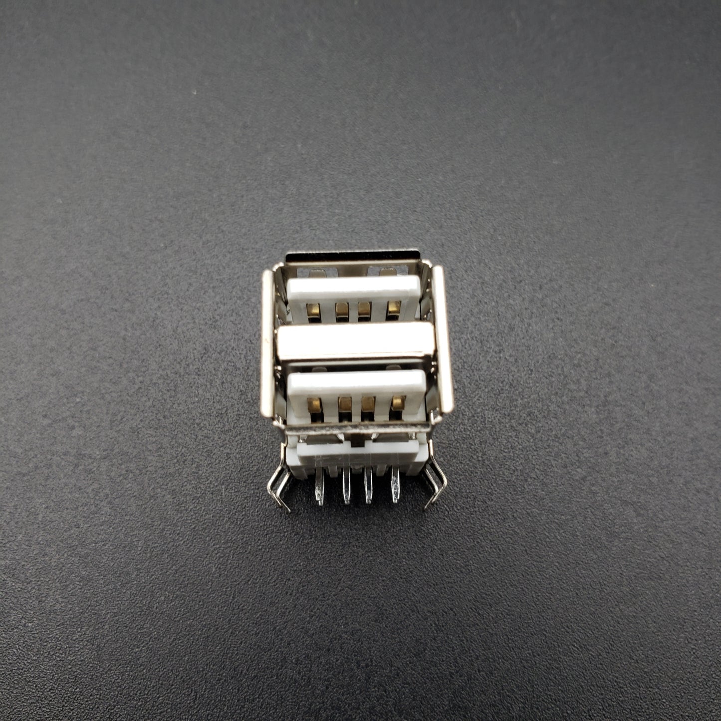 SWF_USB FEMALE SOCKET DOUBLE LAYER 90˚ TYPE