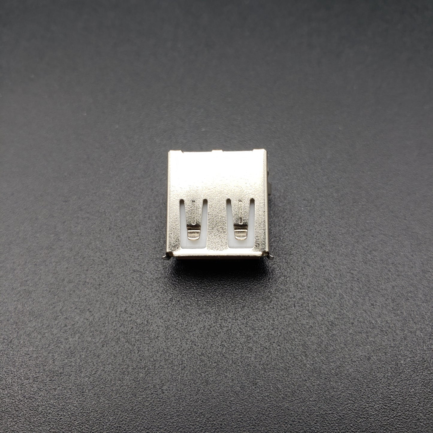 SWF_USB FEMALE SOCKET TYPE-90˚ W/Back Cover