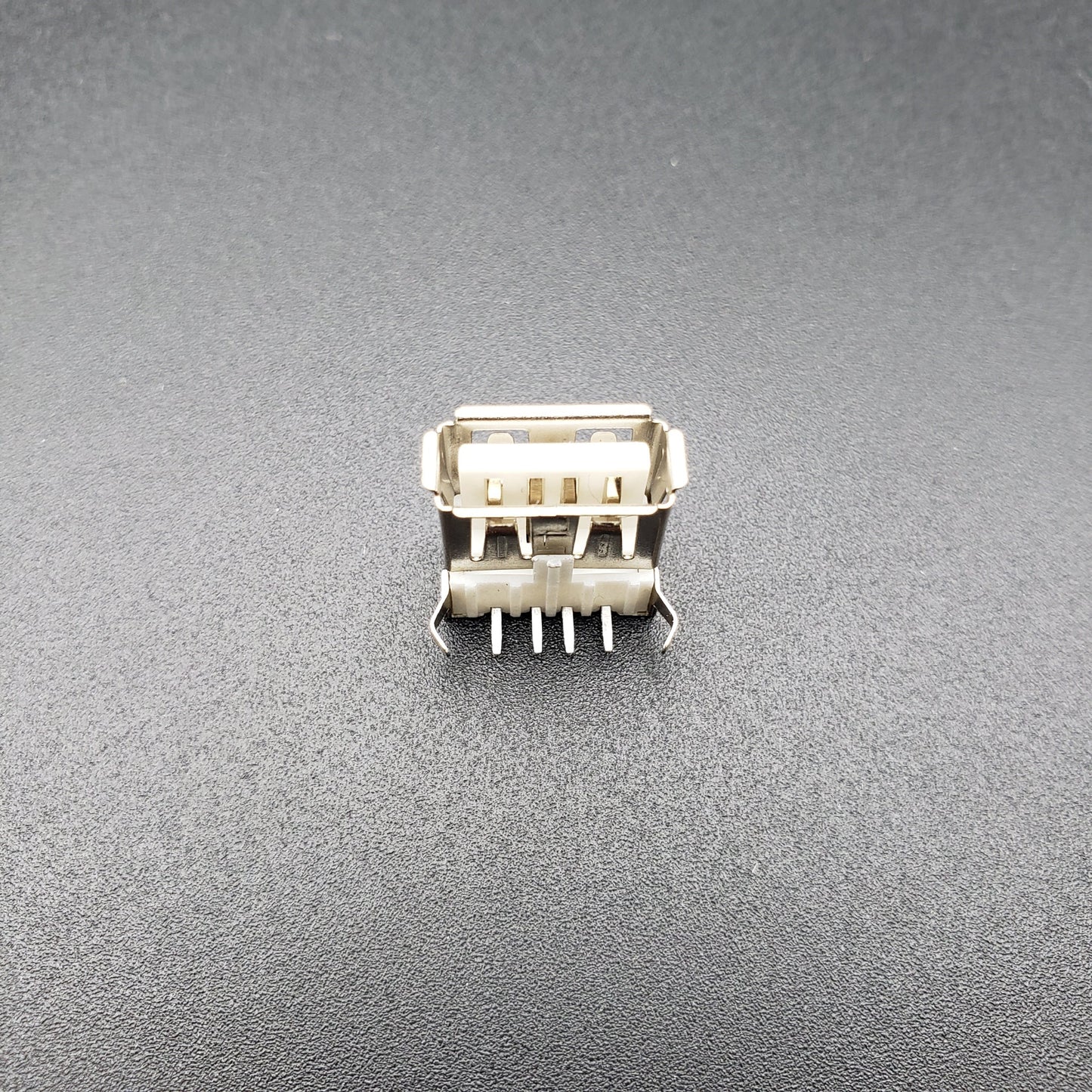 SWF_USB FEMALE SOCKET TYPE-90˚ W/Back Cover