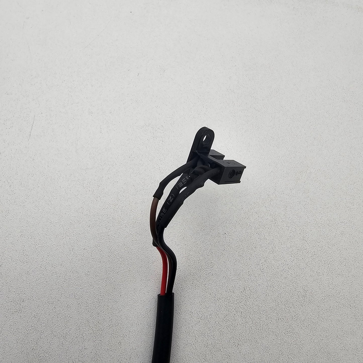 SWF_HALF TURN SENSOR WITH CABLE