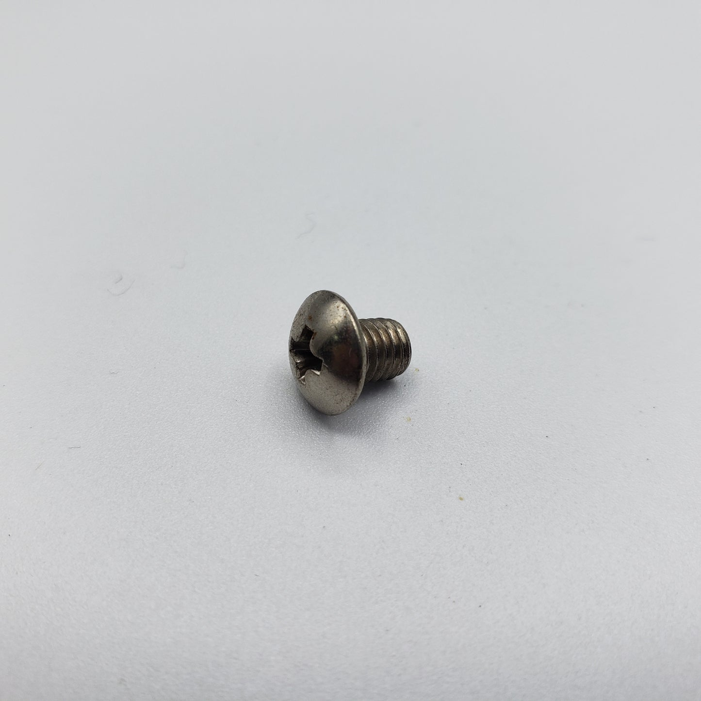 NEEDLE BAR COVER SCREW (M5*L6)