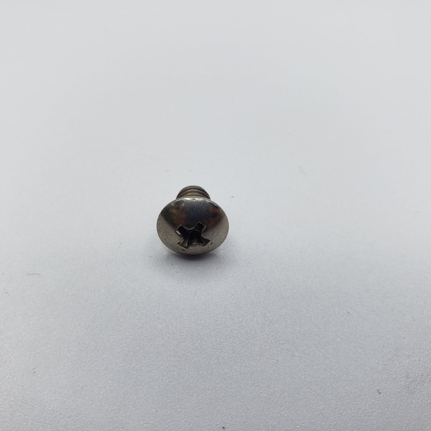 NEEDLE BAR COVER SCREW (M5*L6)