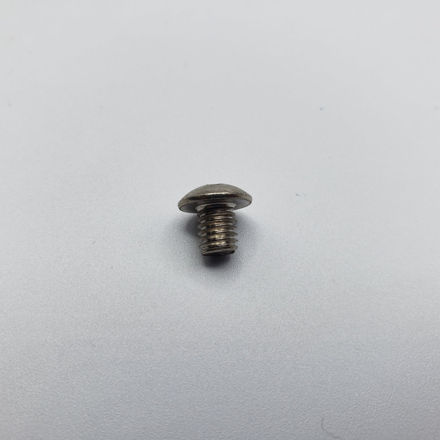 NEEDLE BAR COVER SCREW (M5*L6)